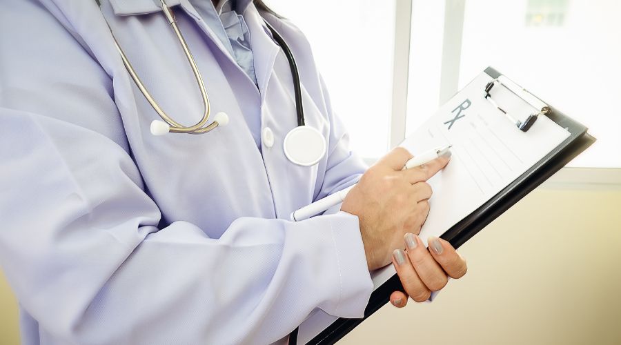 Clicca per accedere all'articolo PROGETTO FEMS "SHAPING THE FUTURE OF DOCTORS' HEALTH  BETTER WORKING CONDITIONS FOR A HEALTHIER PROFESSION"